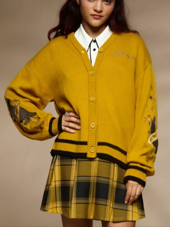 Hot Topic Sweaters - Wizarding World Harry Potter Hufflepuff Sweater Size XL